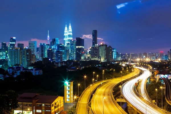 Kuala Lumpur skyline di notte — Foto Stock