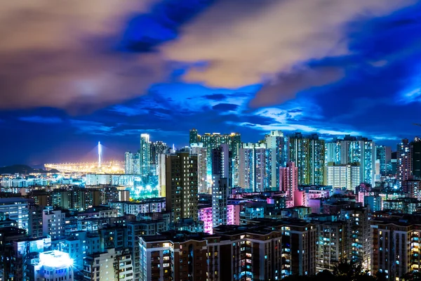 Cidade urbana em Hong Kong à noite — Fotografia de Stock