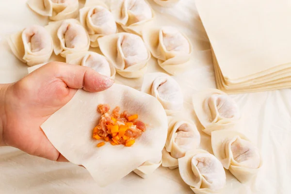 Emballage de boulettes chinoises — Photo