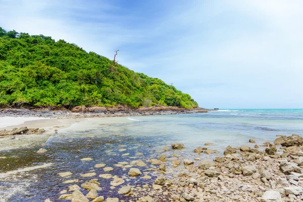 Hermosa playa en la isla — Foto de Stock