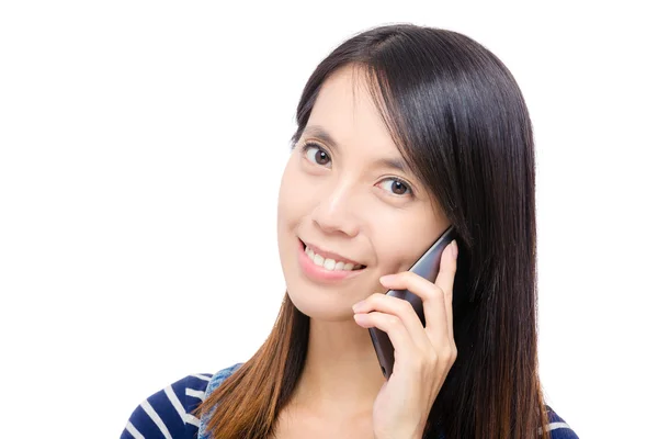 Asiatische Frau im Gespräch mit Telefon — Stockfoto