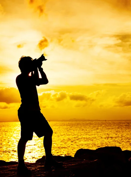 Silhouette of photographer with at sunset — Stock Photo, Image