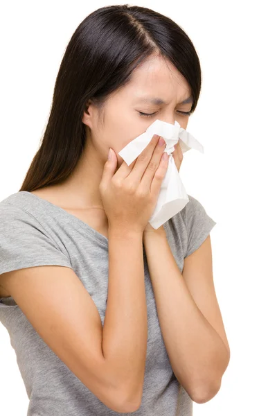Mujer asiática estornudando — Foto de Stock