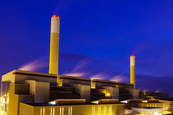 Planta industrial à noite — Fotografia de Stock