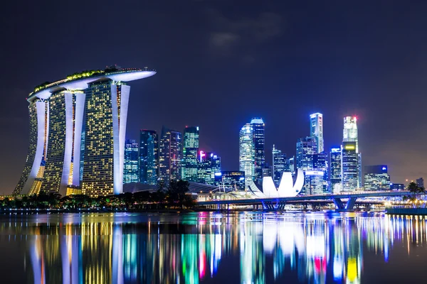 Singapore skyline città di notte — Foto Stock