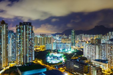 Geceleyin Hong Kong şehir manzarası