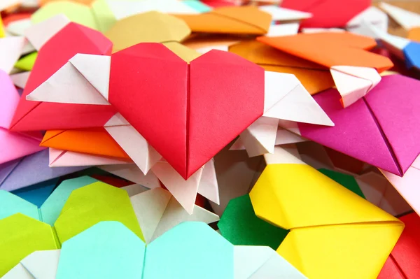 Mucchio di origami cuore colorato — Foto Stock