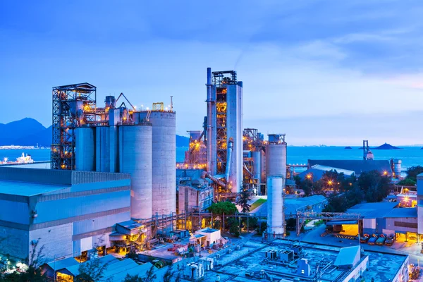gün batımı sırasında enerji santrali
