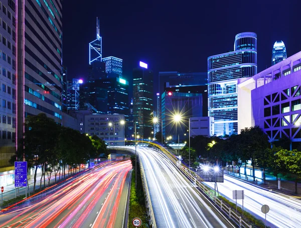 Verkehrsweg in Hongkong-Stadt bei Nacht — Stockfoto