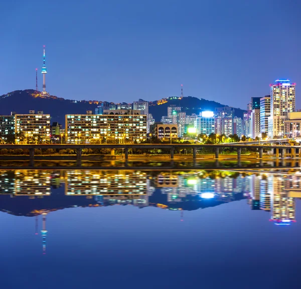 Сеул міський пейзаж з гірських namsan — стокове фото