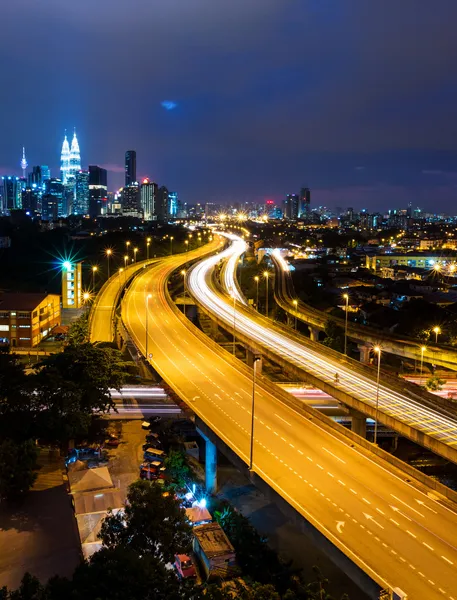 Kuala Lumpur skyline på natten — Stockfoto