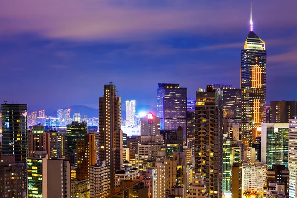Αστική πόλη στο Χονγκ Κονγκ, τη νύχτα — Φωτογραφία Αρχείου