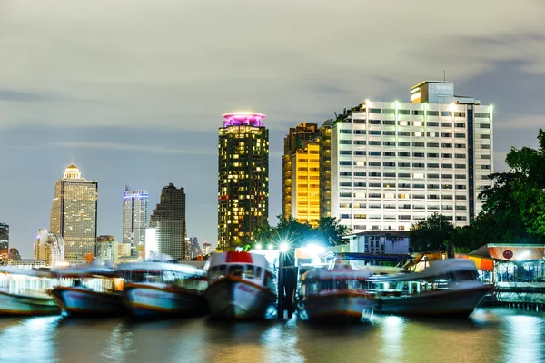 Bangkok skyline på natten — Stockfoto