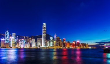 Geceleyin Hong Kong silueti