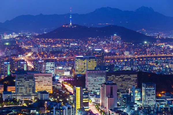 Seoul skyline in de nacht — Stockfoto