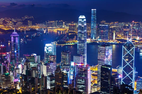 Urbane Stadtbild in Hongkong bei Nacht — Stockfoto