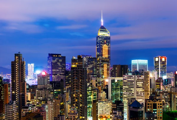 Cidade urbana em Hong Kong à noite — Fotografia de Stock