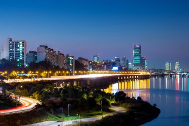 Güney Kore'deki Seoul cityscape akşam