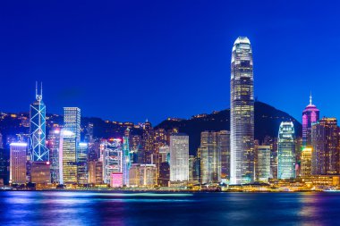 Geceleyin Hong Kong silueti