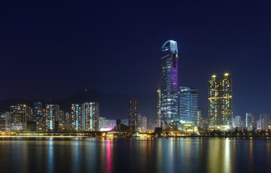 Geceleyin Hong Kong silueti