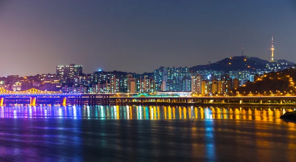 Horizonte de la ciudad de seúl por la noche —  Fotos de Stock