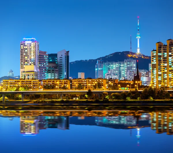 Kota Seoul pada malam hari — Stok Foto