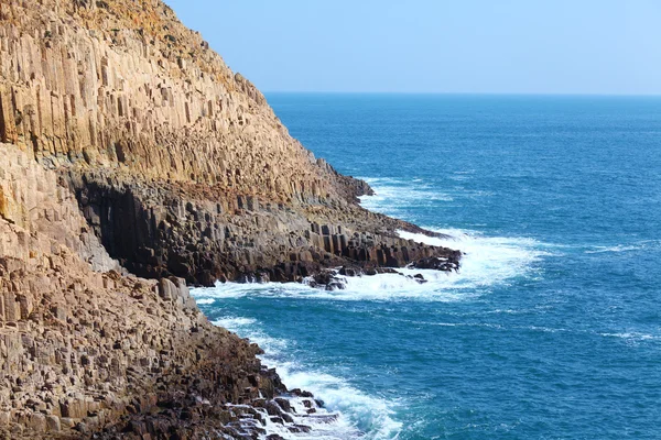 Cliff ja merimaisema — kuvapankkivalokuva