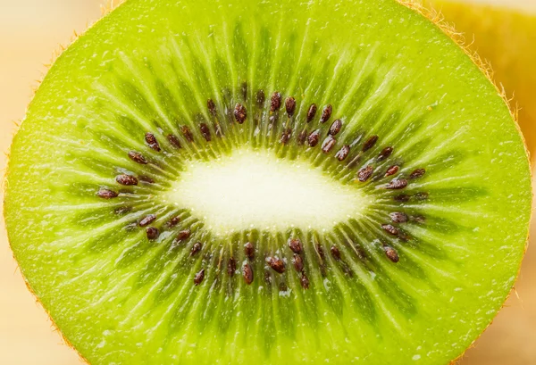 Slices of green kiwi — Stock Photo, Image