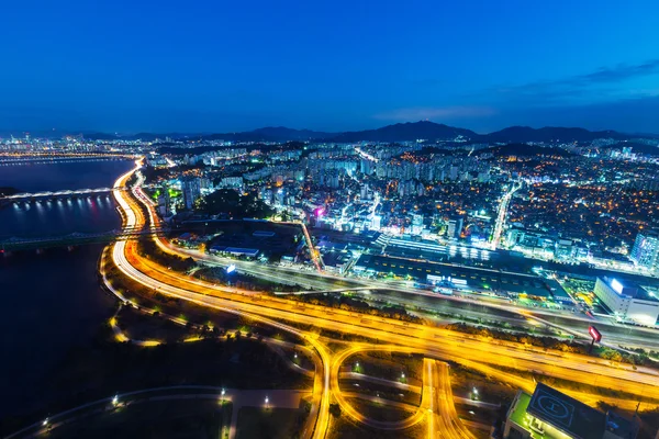 Paisaje urbano de Seúl por la noche — Foto de Stock