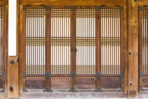 Traditional wooden door — Stock Photo, Image