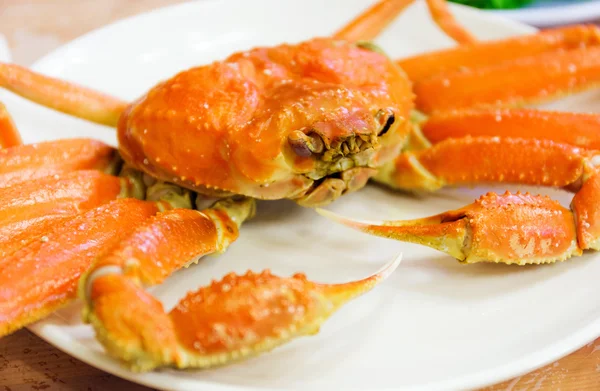 Crabe royal de l'Alaska cuit à la vapeur — Photo