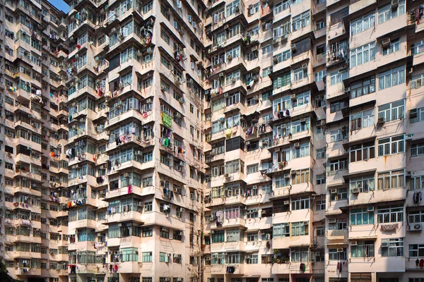 Переполненное жилое здание в Гонконге — стоковое фото