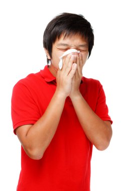 Asyalı adam hapşırma