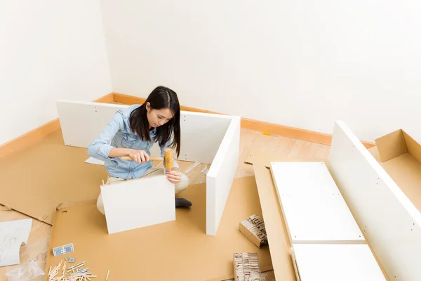 Asian woman assembling closet — Stock Photo, Image