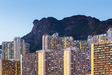 Geceleyin Hong Kong şehir manzarası