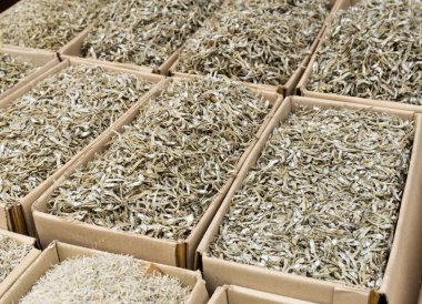 küçük gümüş kurutulmuş balık