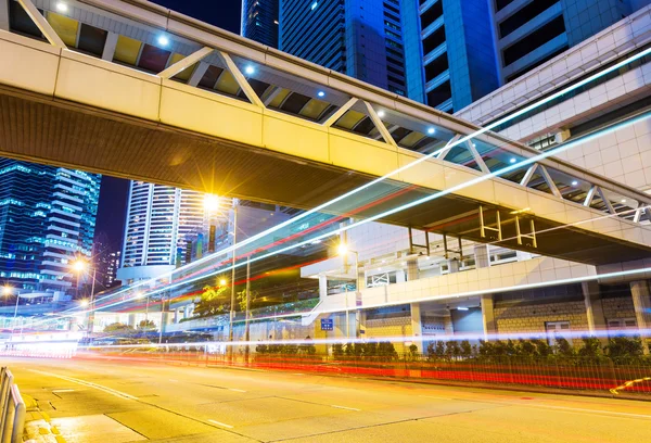 Trilha de tráfego em Hong Kong à noite — Fotografia de Stock