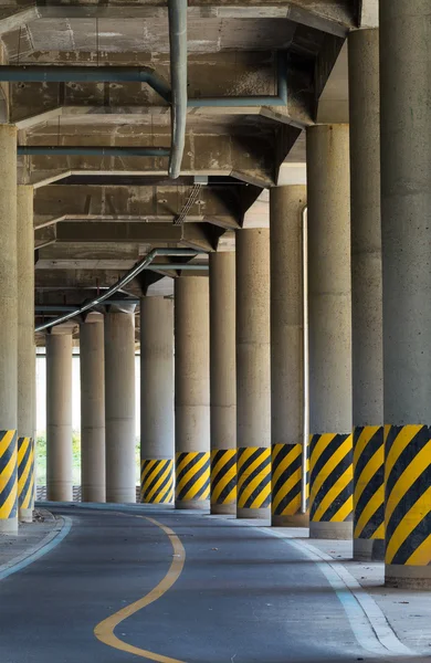 Onder het viaduct — Stockfoto