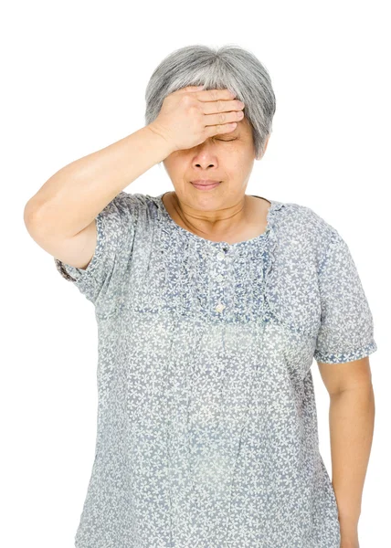 Senior asiatische Frau fühlen sich krank — Stockfoto