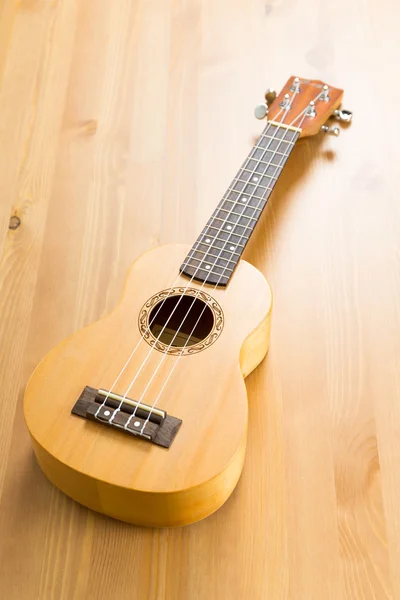 Ukelele op hout achtergrond — Stockfoto