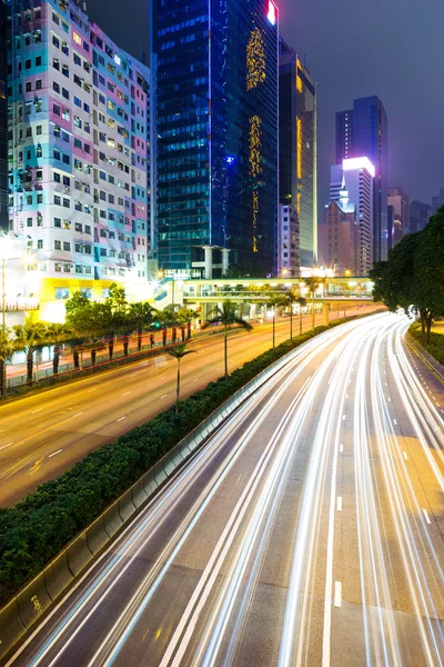 Tráfico en Hong Kong por la noche — Foto de Stock