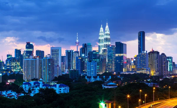 Skyline von Kuala Lumpur bei Nacht — Stockfoto