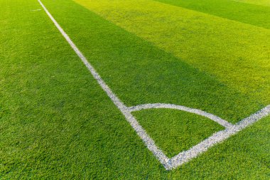 sentetik futbol sahası köşesine