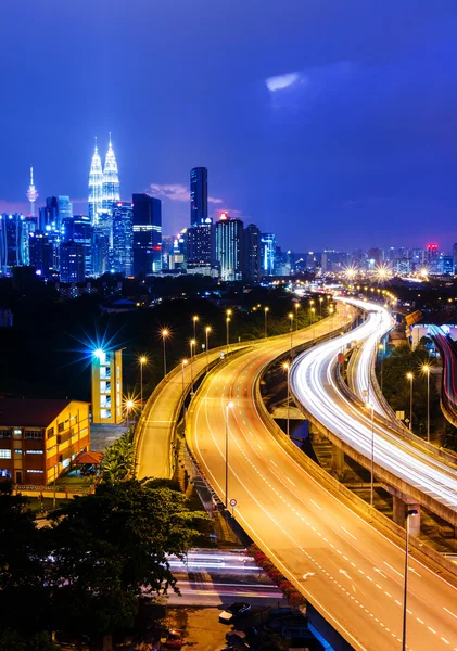 Kuala Lumpur skyline på natten — Stockfoto