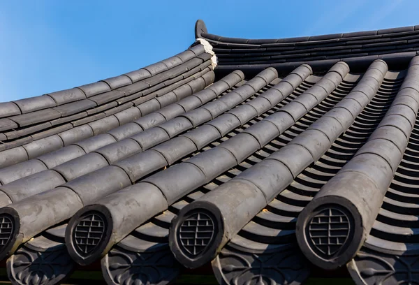 Techo de arquitectura coreana tradicional aleros —  Fotos de Stock