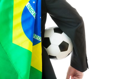 Futbol topu ve Brezilya bayrağı ile işadamı