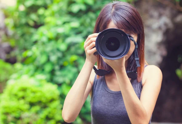 Female photographer — Stock Photo, Image