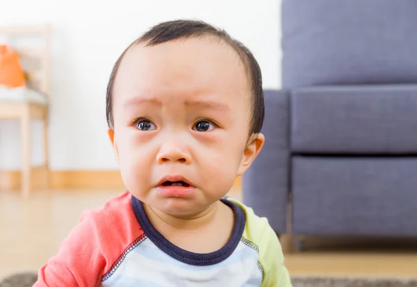 Aziatische babyjongen huilen — Stockfoto