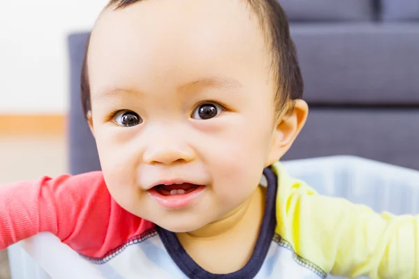 Aziatische babyjongen thuis — Stockfoto