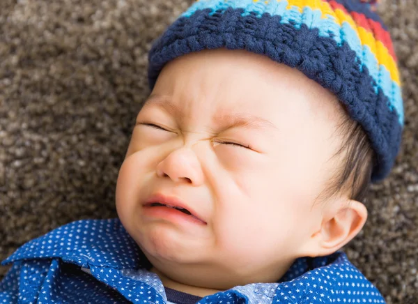 Asyalı bebek çocuk ağlıyor — Stok fotoğraf